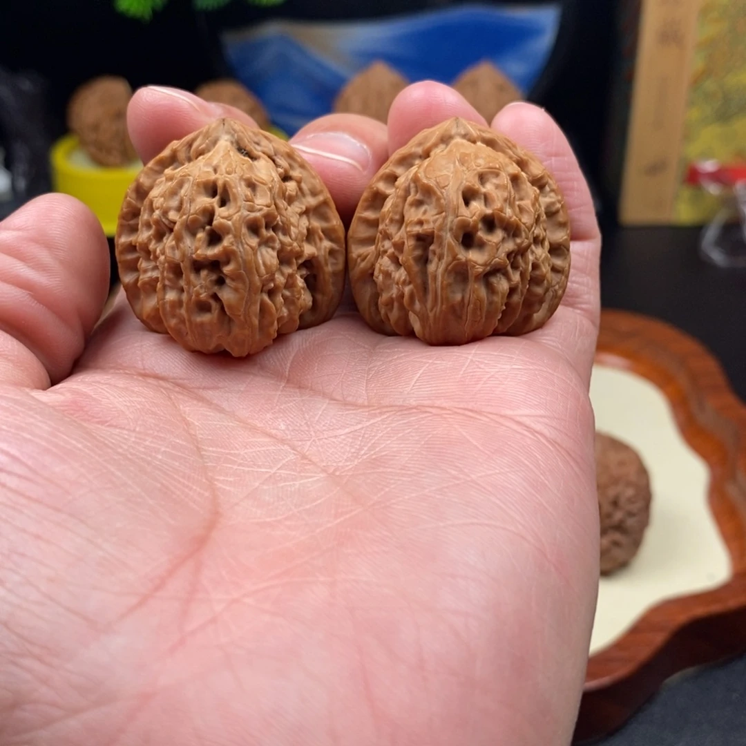 文玩核桃把件全品三角白手捻34