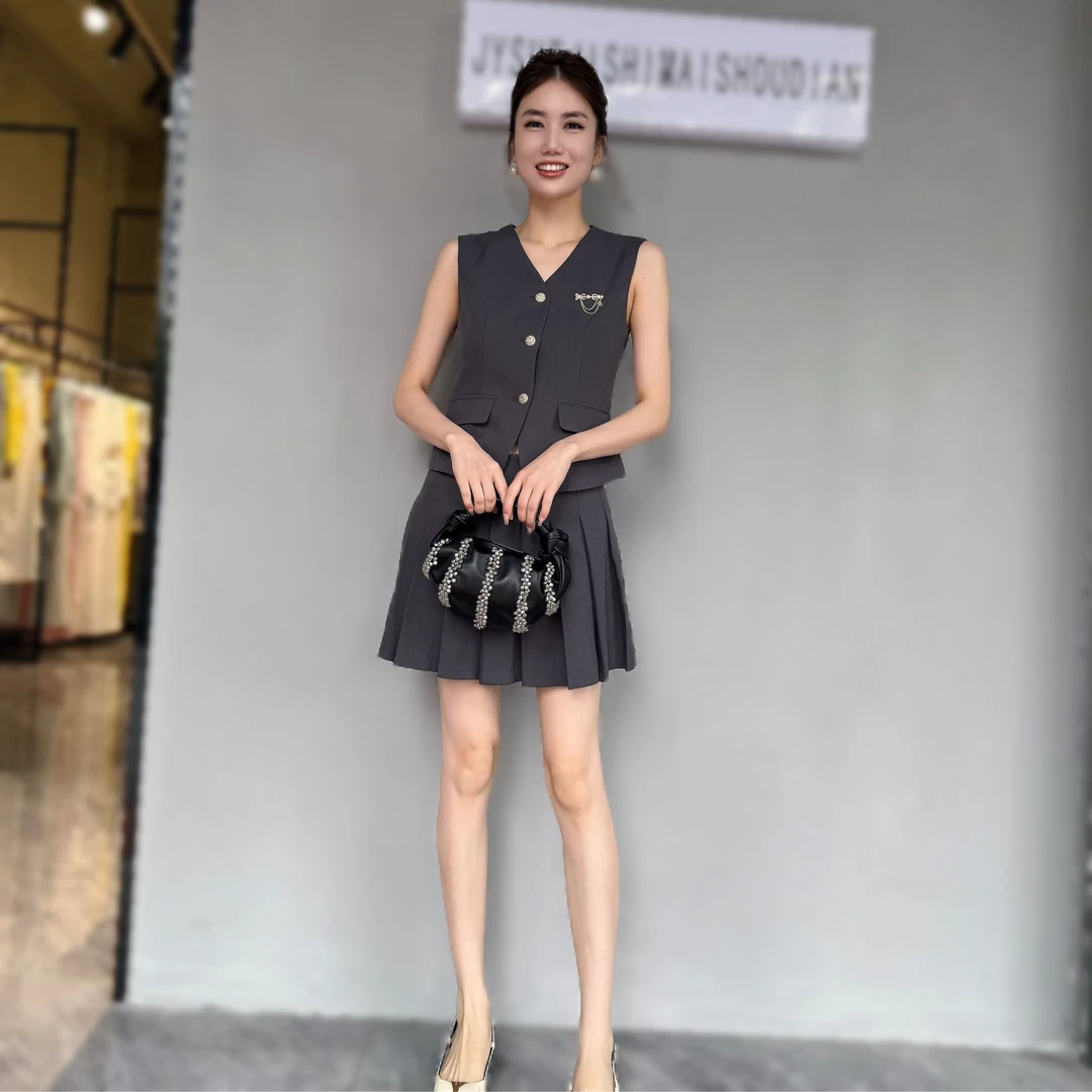 【俊英】小香风V领无袖马甲上衣+百褶裙两件套女2025夏新款时尚套装