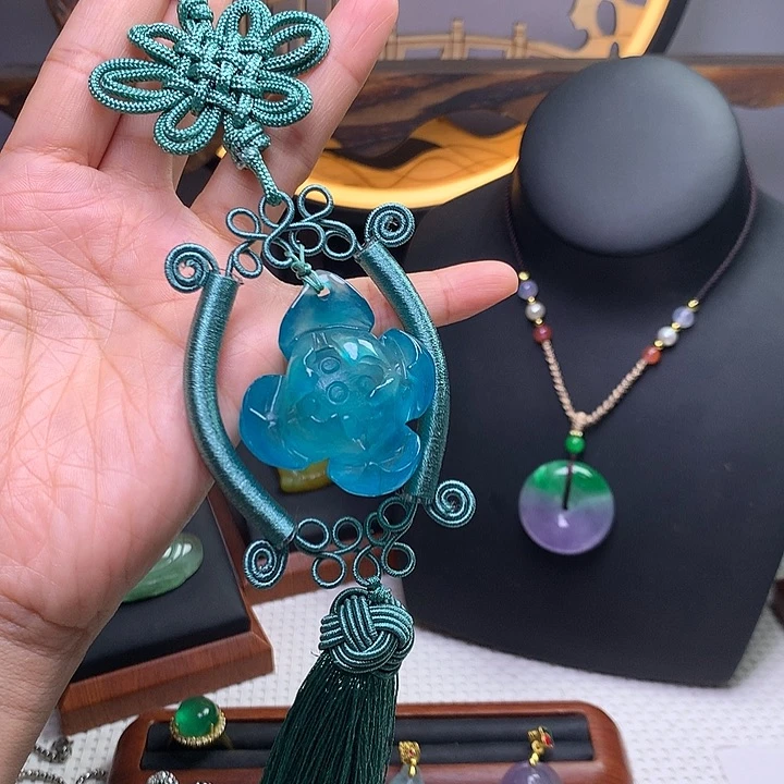 翡翠吊坠(赠链)未镶嵌