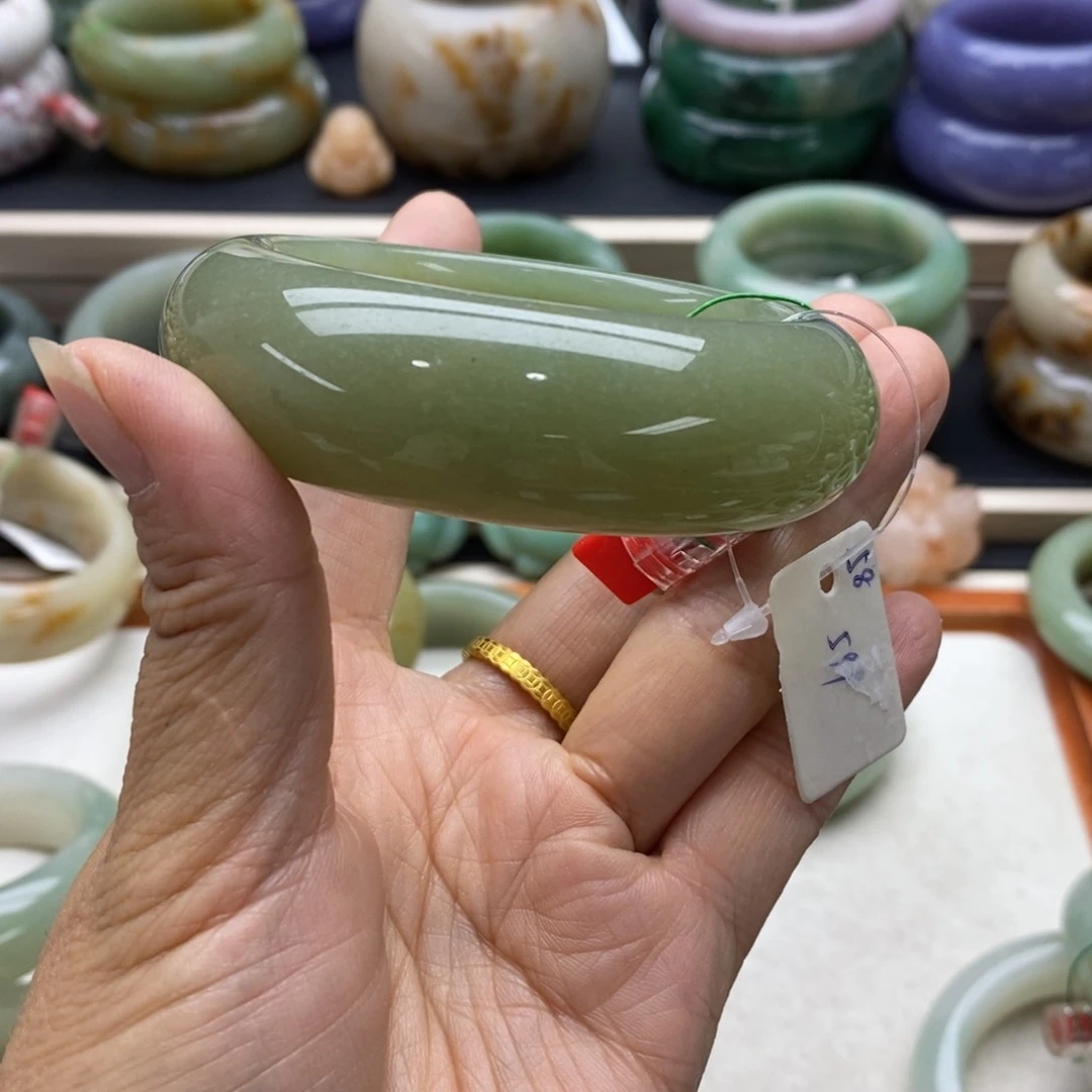 未镶嵌手镯石英质玉美*