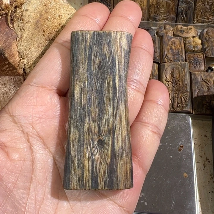 沉香吊坠绿棋楠沉香吊坠12.7克