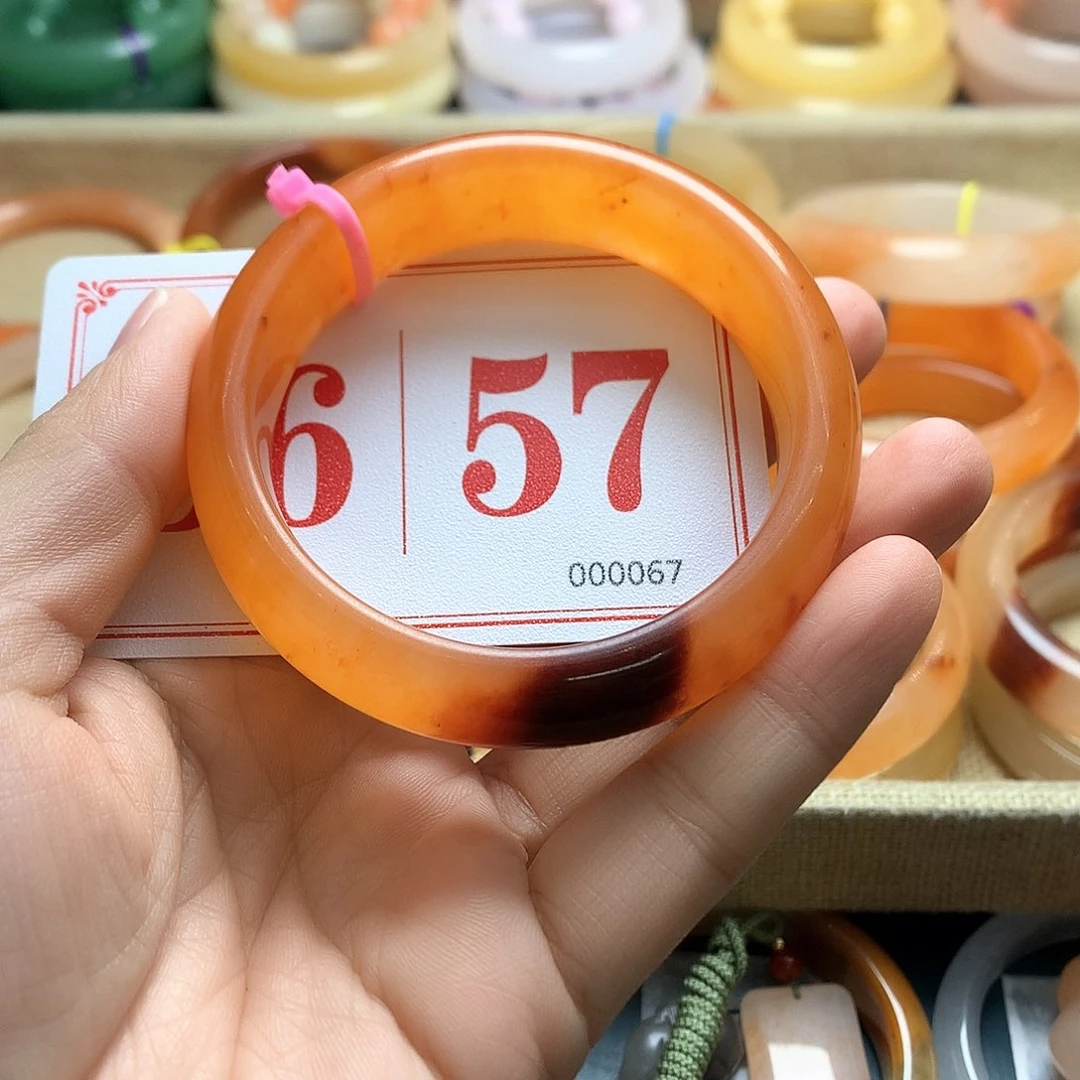 未镶嵌石英质玉（黄龙玉）手镯