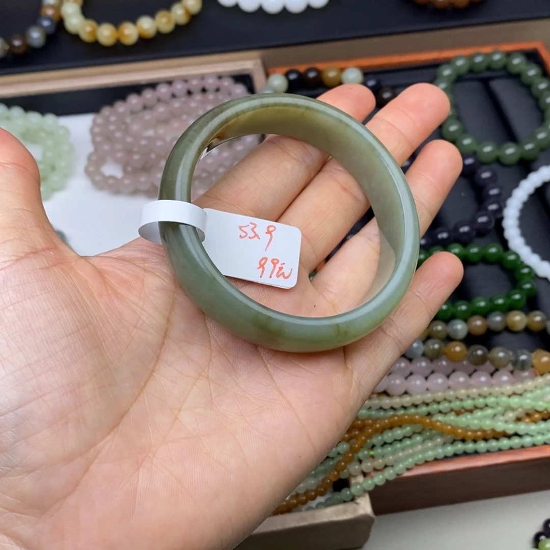 小***吖和田玉未镶嵌手镯