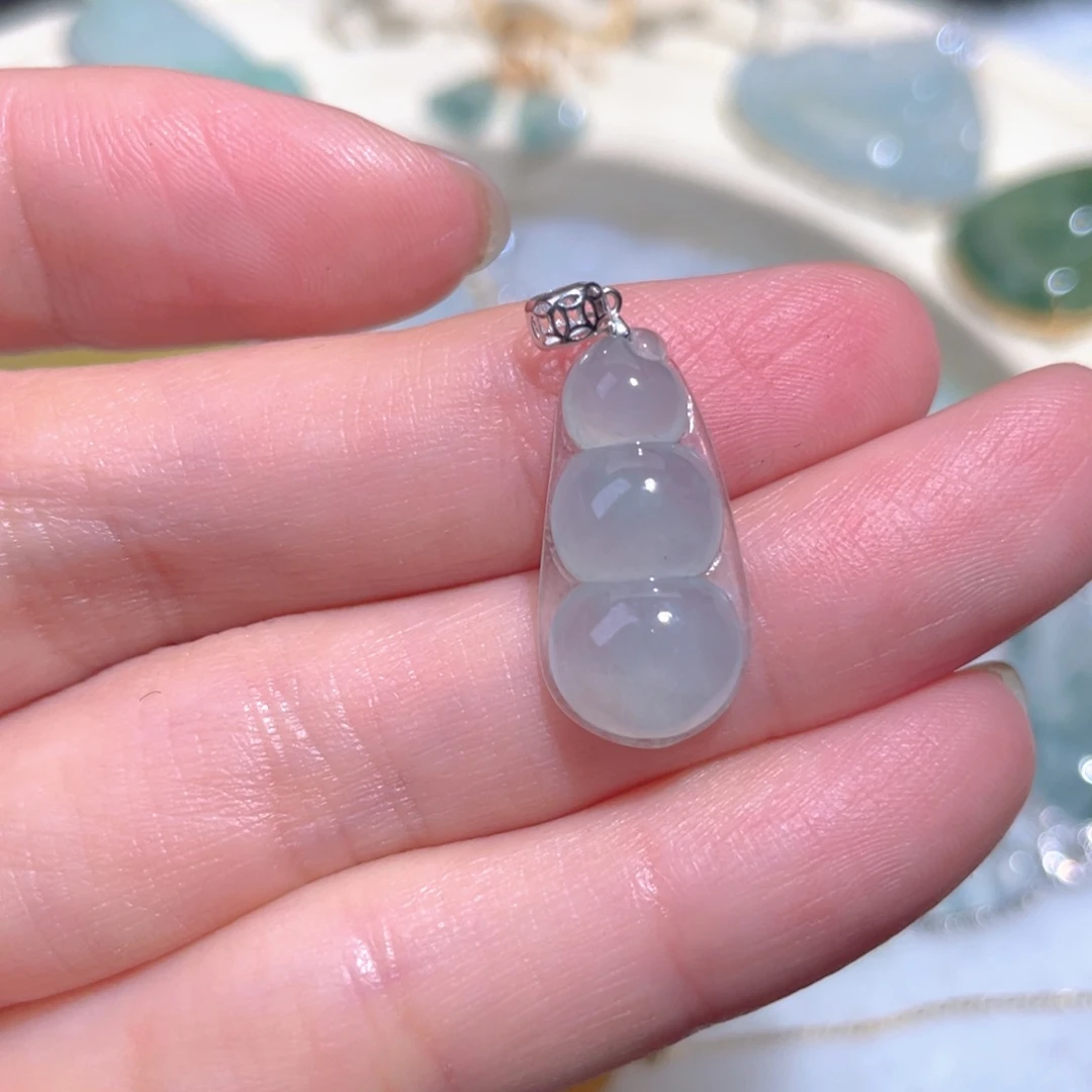 翡翠颈饰18K金镶嵌翡翠