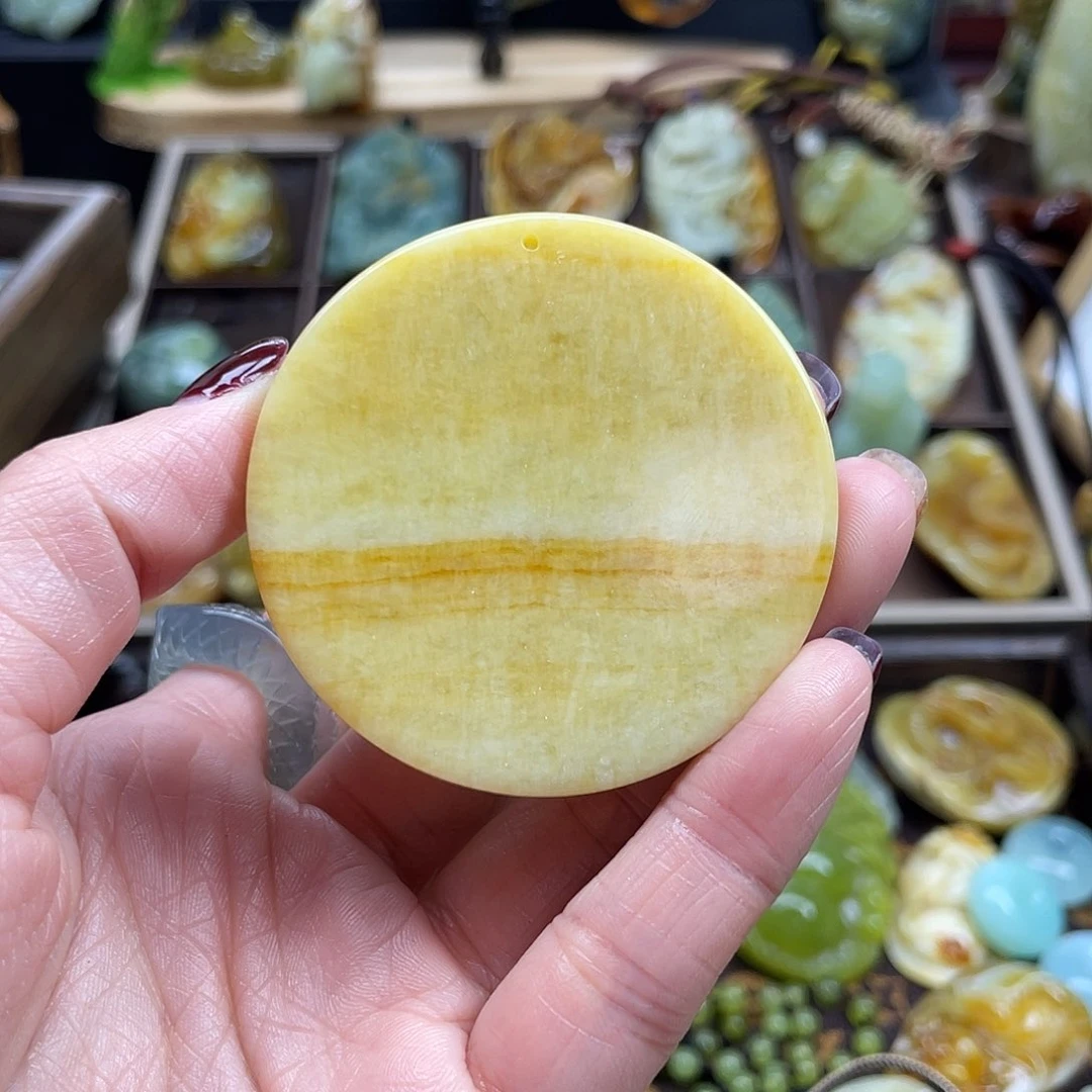 蛇纹石玉颈饰未镶嵌盛**年花玉无事牌