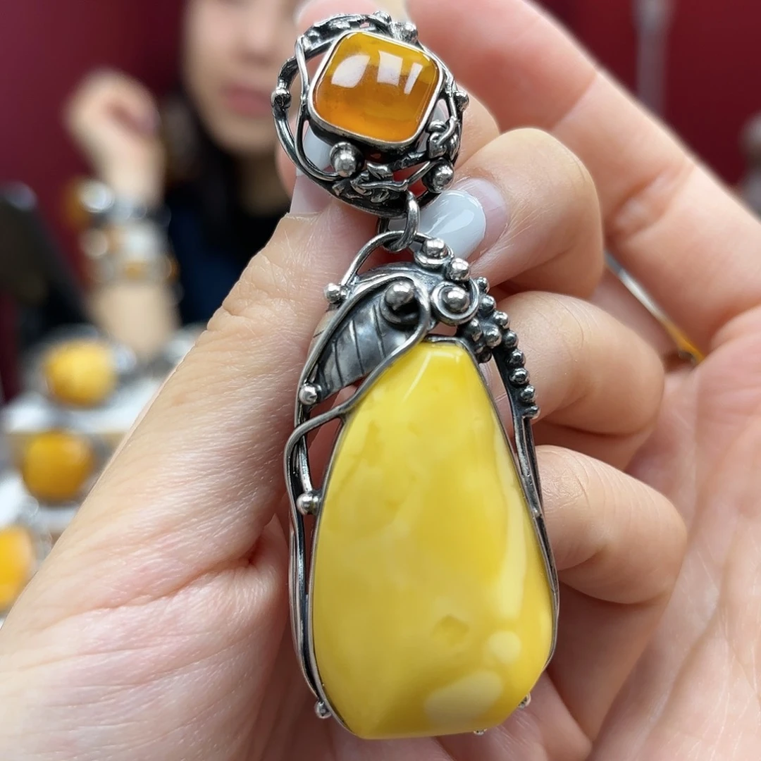 琥珀裸石未镶嵌20吊坠