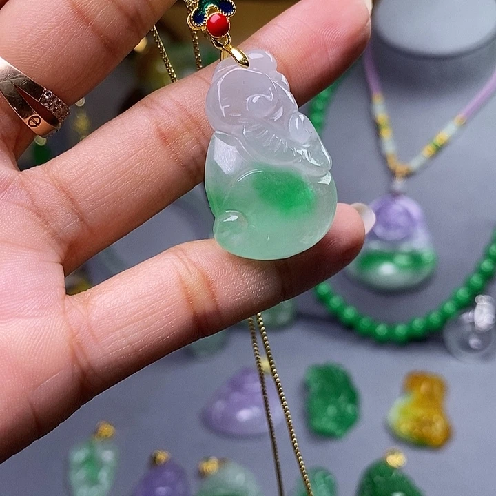 翡翠未镶嵌吊坠(赠链)