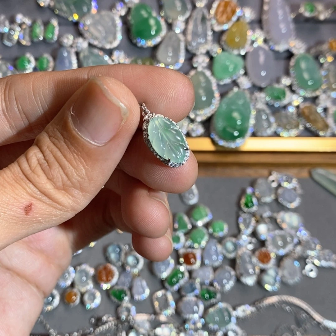 【闪购商品】翡翠颈饰未镶嵌雪*子翡翠