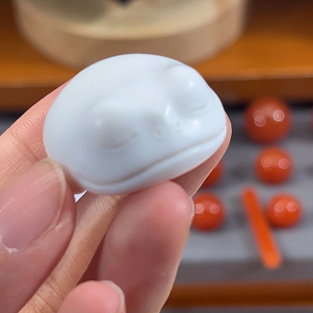 石英质玉（黄龙玉）未镶嵌蛙饼28.4*15.2mm