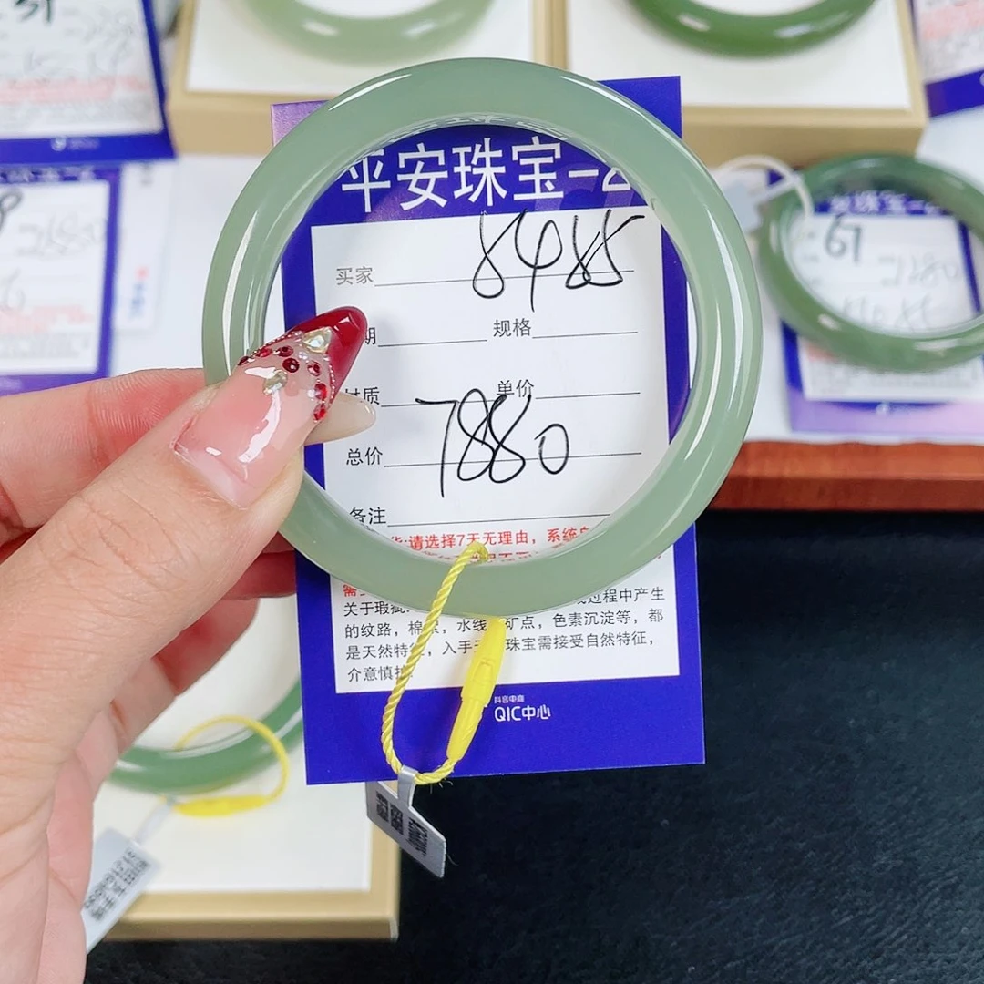 和田玉手镯未镶嵌
