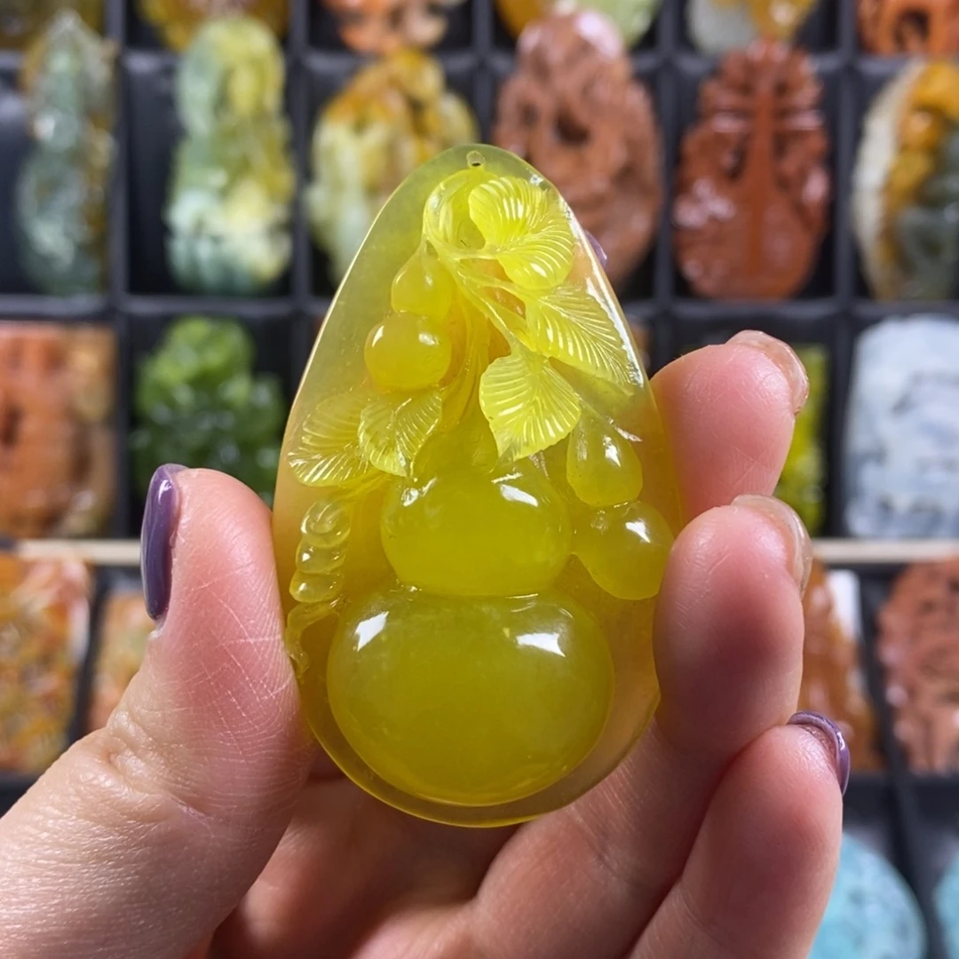 蛇纹石玉颈饰合金心**码