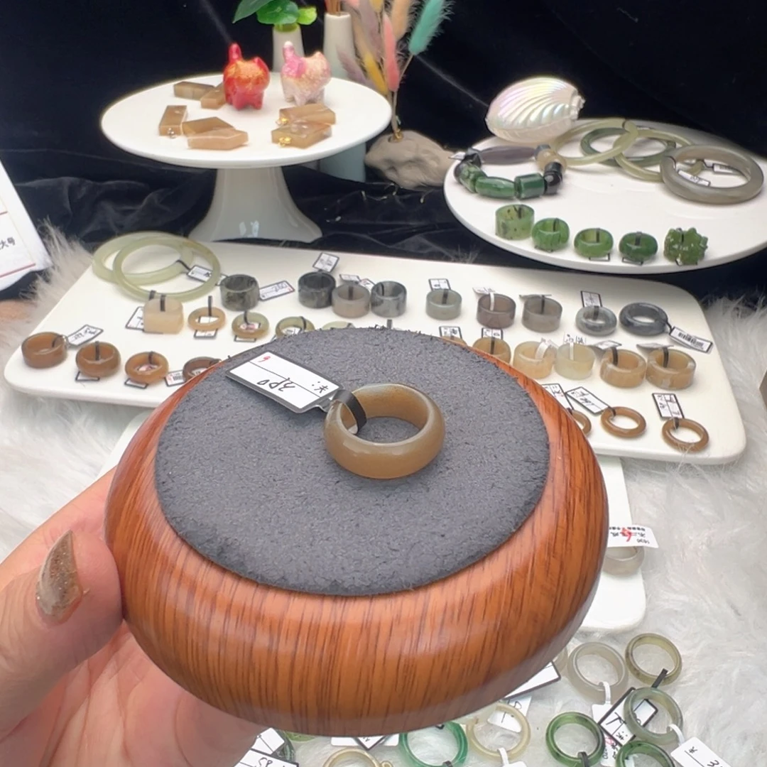 和田玉未镶嵌戒指N18糖色墩墩16.3有瑕疵不退换