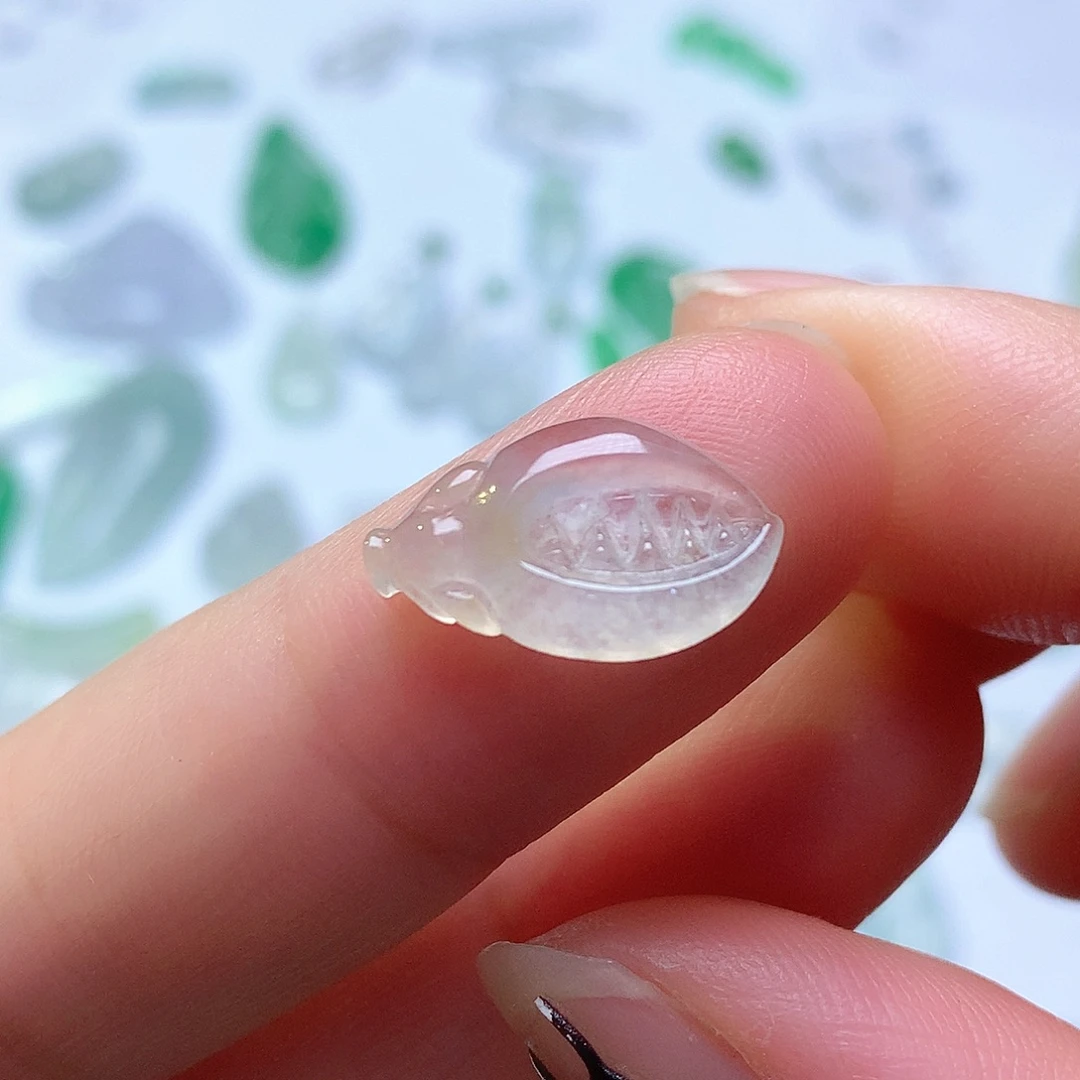 翡翠未镶嵌颈饰蟹钳