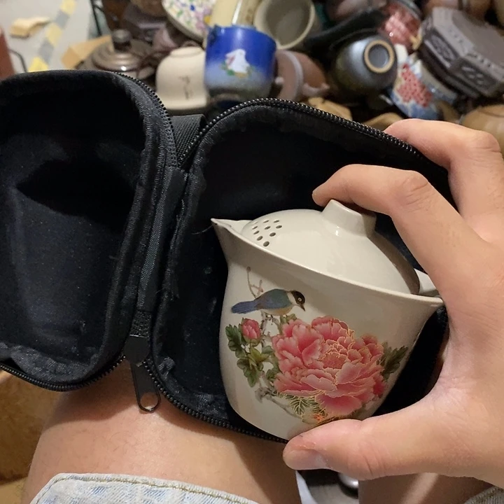 瓷片荷花的小哥哥都可以给她