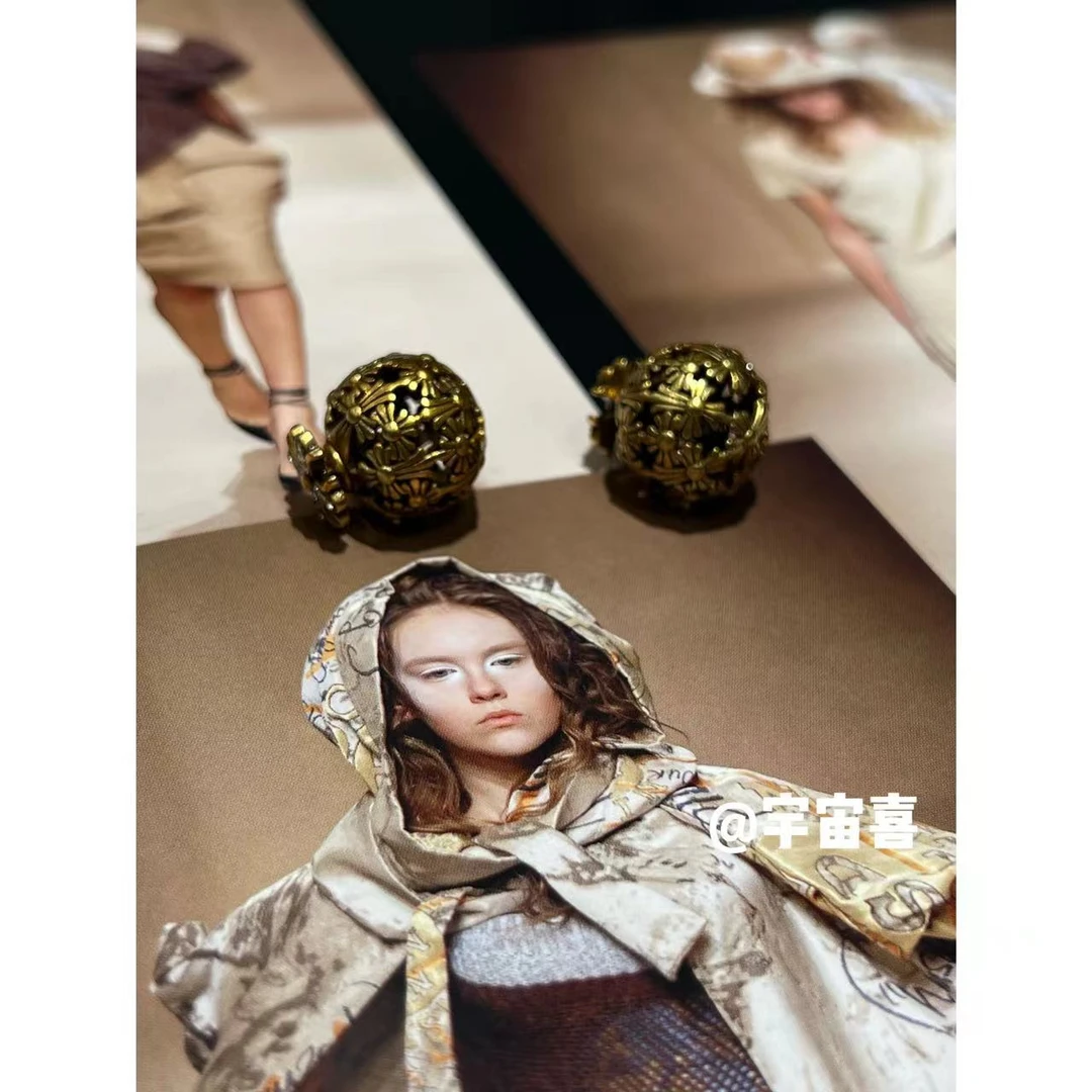 黄铜锆石耳饰  L1-046【黑金古金十字架白锆前后镂空球耳钉】