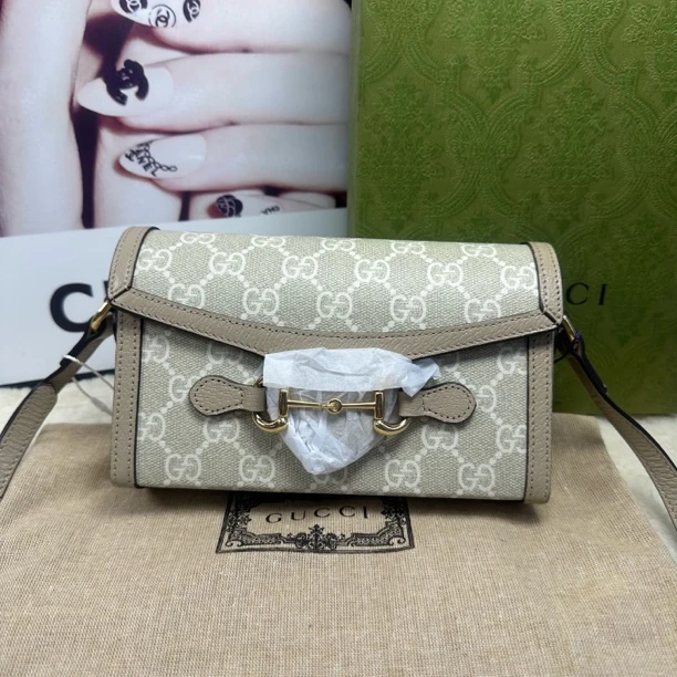 99新 GUCCI/古驰 燕麦色1955马衔扣老花横版手机包(全套)