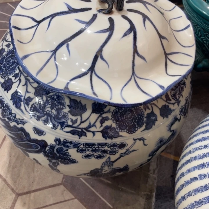 陶瓷百*犁青花大罐一个