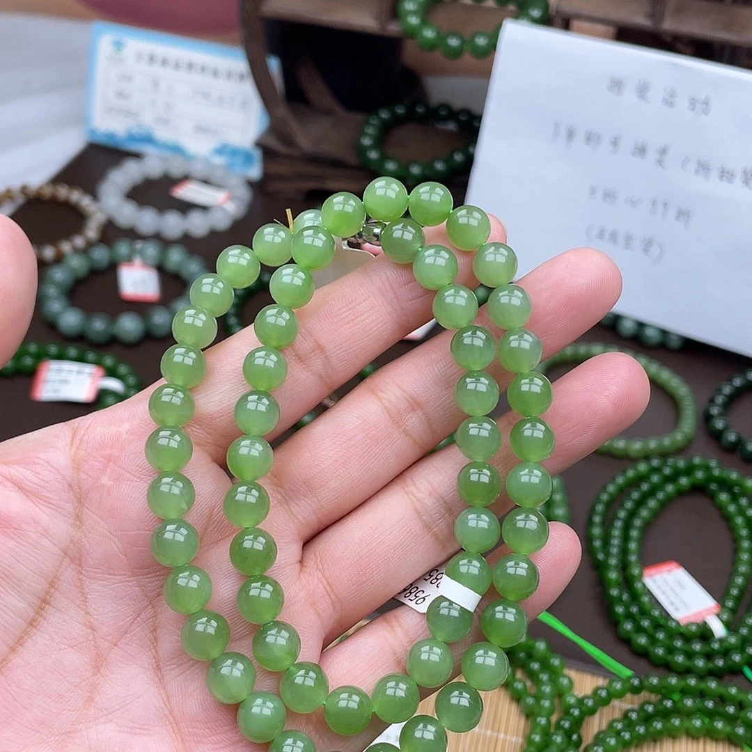 和田玉未镶嵌颈饰冰底起荧光卡8