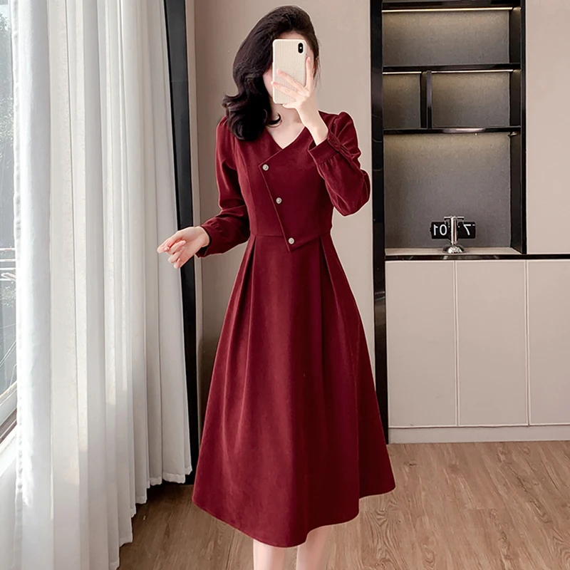 浪漫复古新年红连衣裙女春秋2025法式赫本磨毛V领裙子高级感