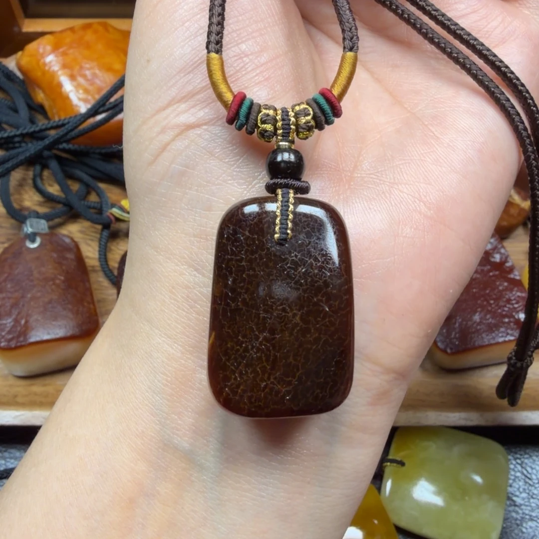 琥珀未镶嵌吊坠(赠链)