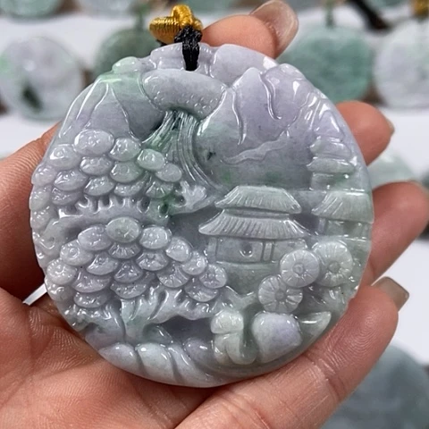 翡翠颈饰未镶嵌山水牌福利两面工福利