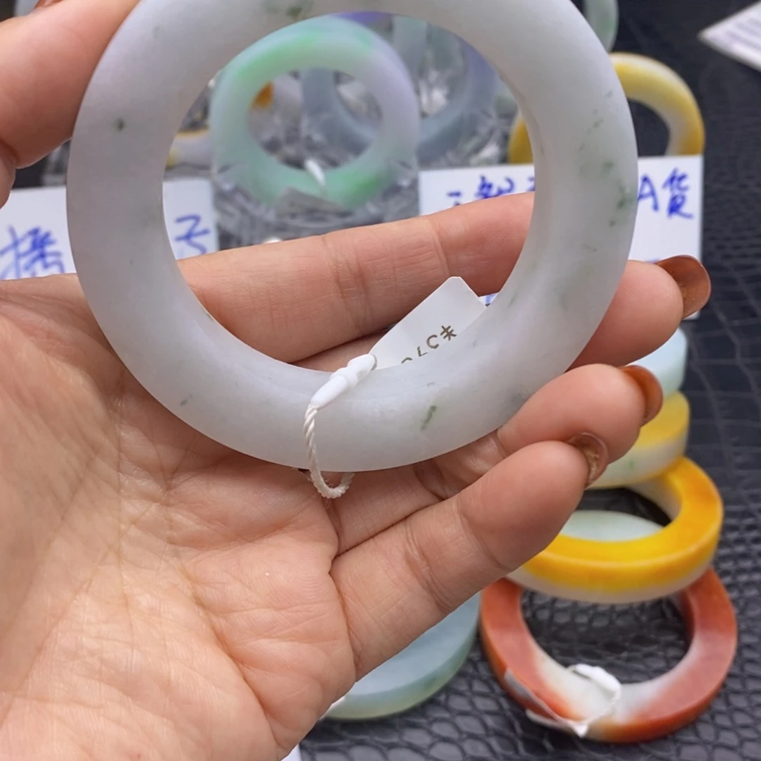 定制翡翠未镶嵌翡翠手镯