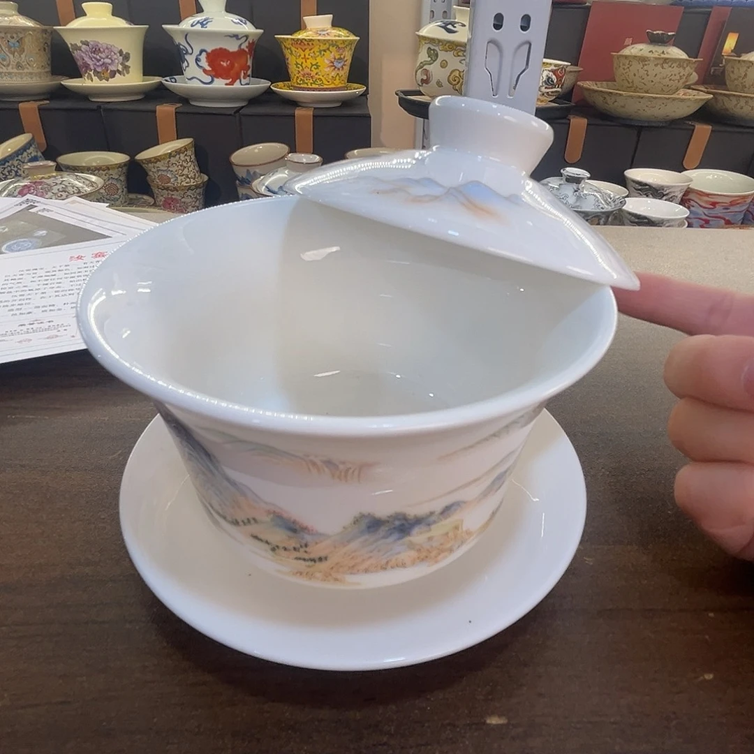 这些盖碗很漂亮！！