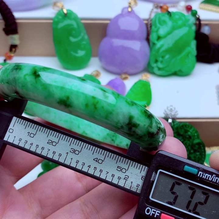 翡翠未镶嵌手镯＿＿：