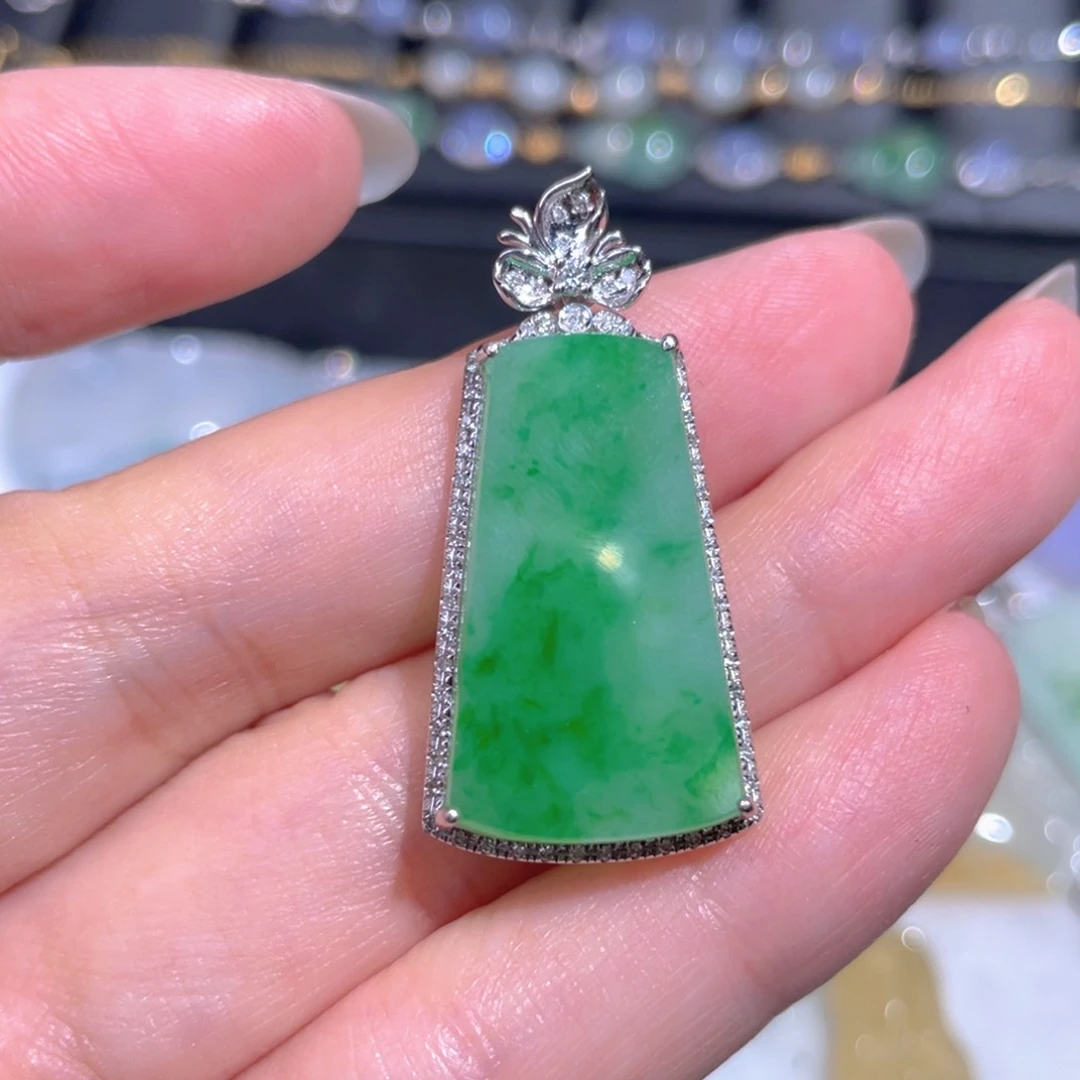 颈饰18K金镶嵌翡翠翡翠