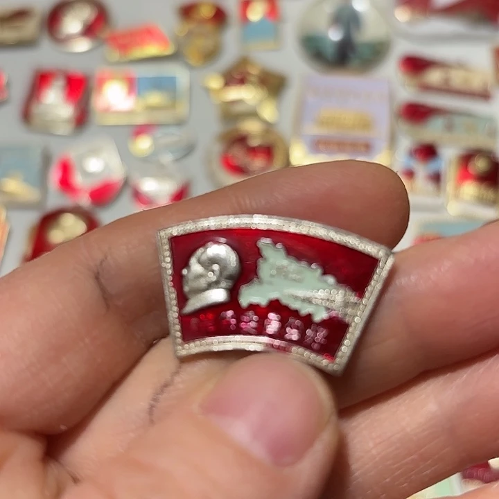 其他普通金属青*纪念章