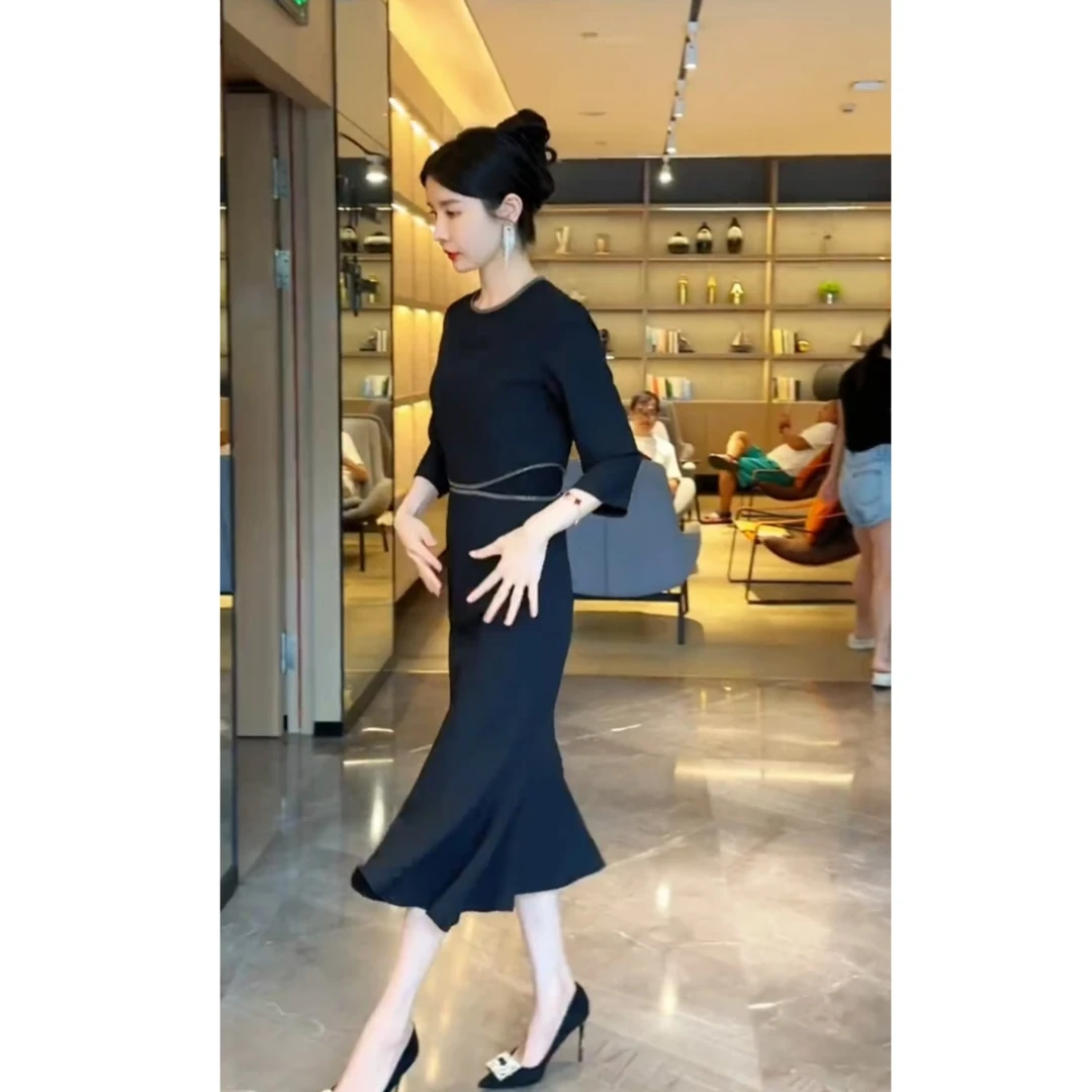 气质时尚连衣裙女25秋季圆领七分袖收腰修身显瘦设计感包臀鱼尾裙