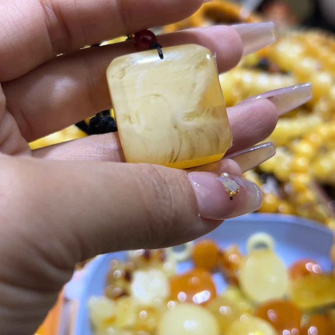 琥珀珠宝奇石未镶嵌