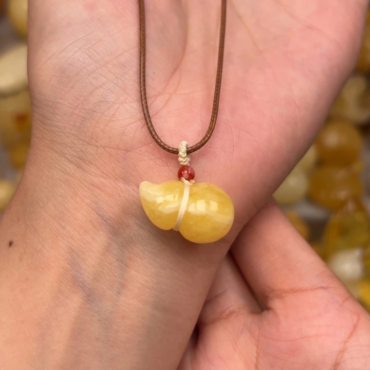 琥珀未镶嵌颈饰蜜蜡