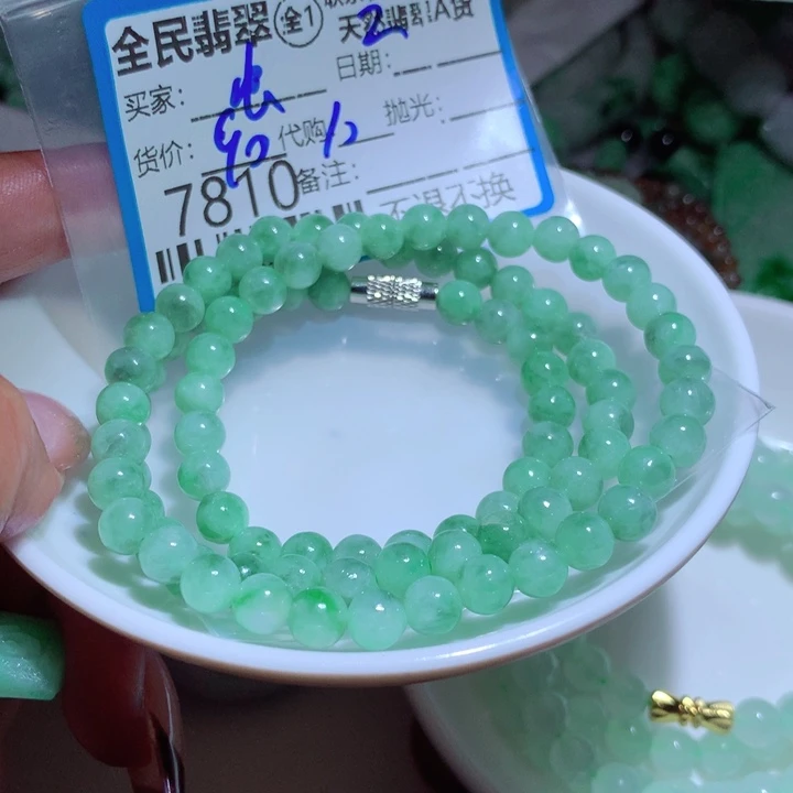 翡翠未镶嵌颈饰虫*王