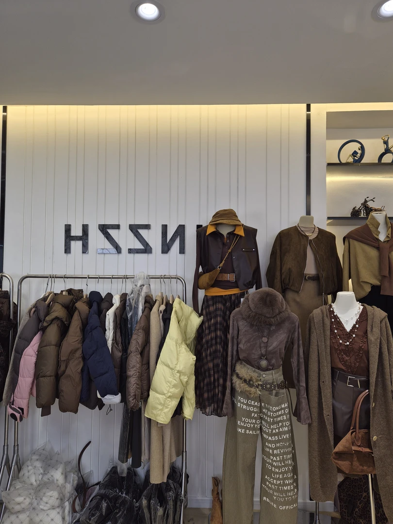 2025时尚女装一组、随机