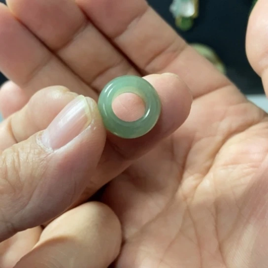 翡翠未镶嵌颈饰小跑环