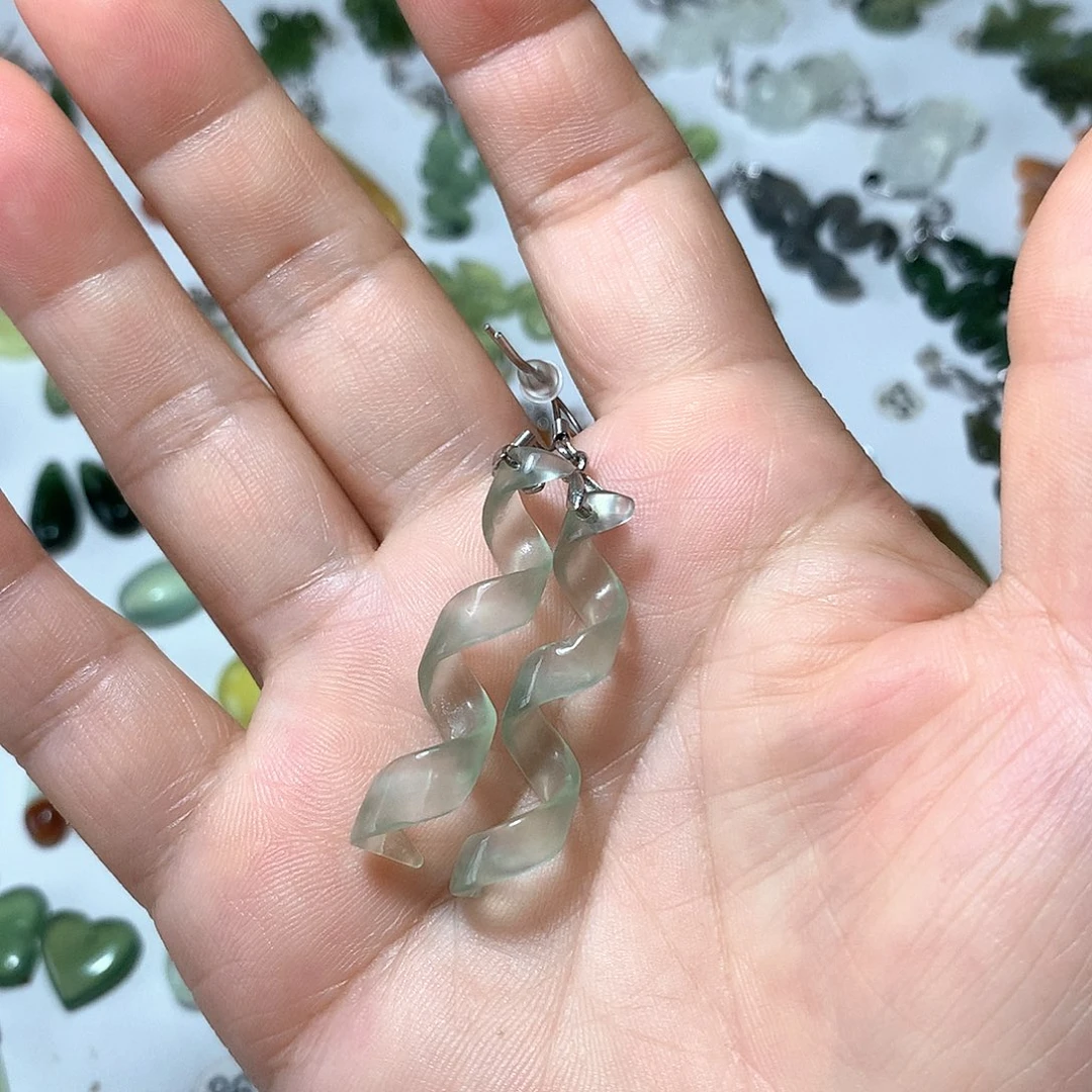 花***声蛇纹石玉未镶嵌耳环