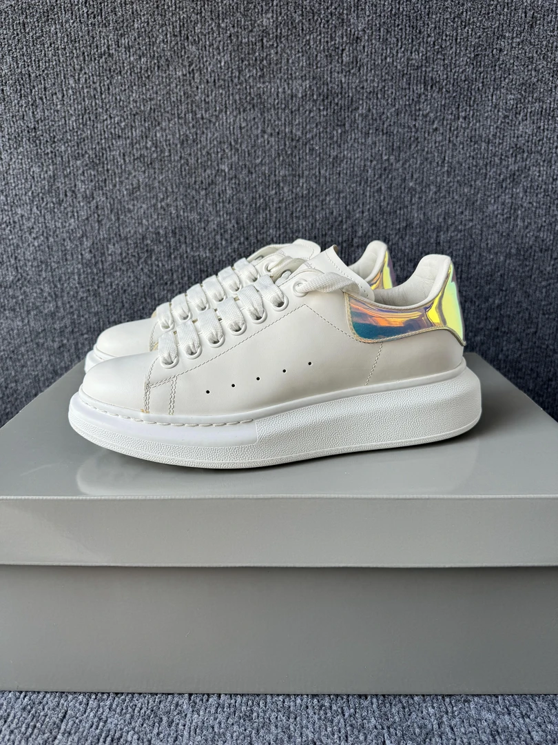 95新 Alexander McQueen/亚历山大·麦昆 39码 镭射尾 板鞋 配盒