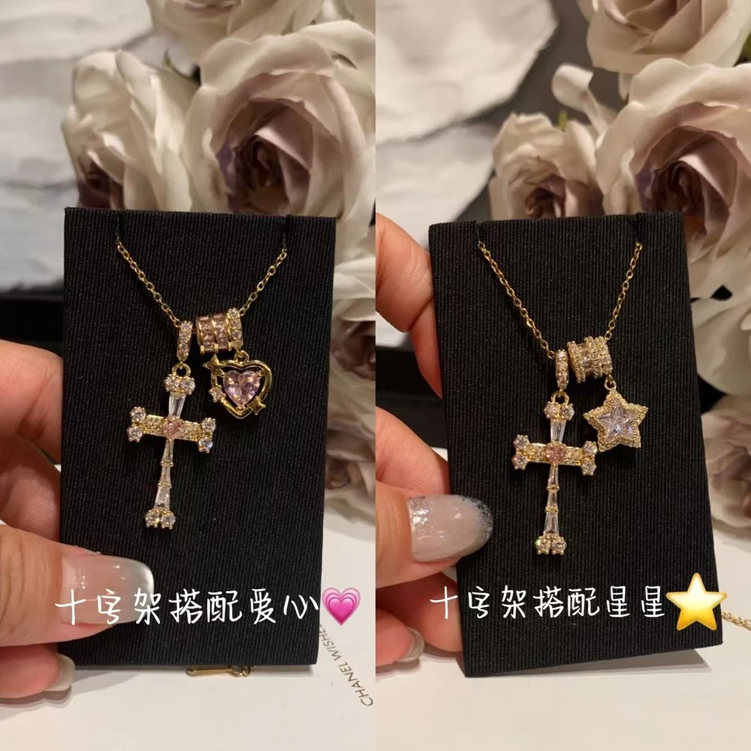 铜合金合成锆石吊坠 精致重工粉十字架吊坠项链MZ3985