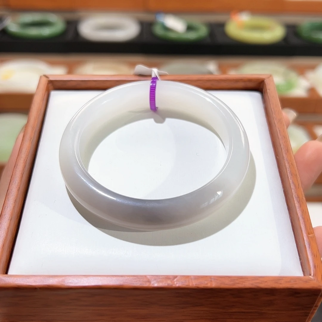 和田玉手镯未镶嵌紫白双色