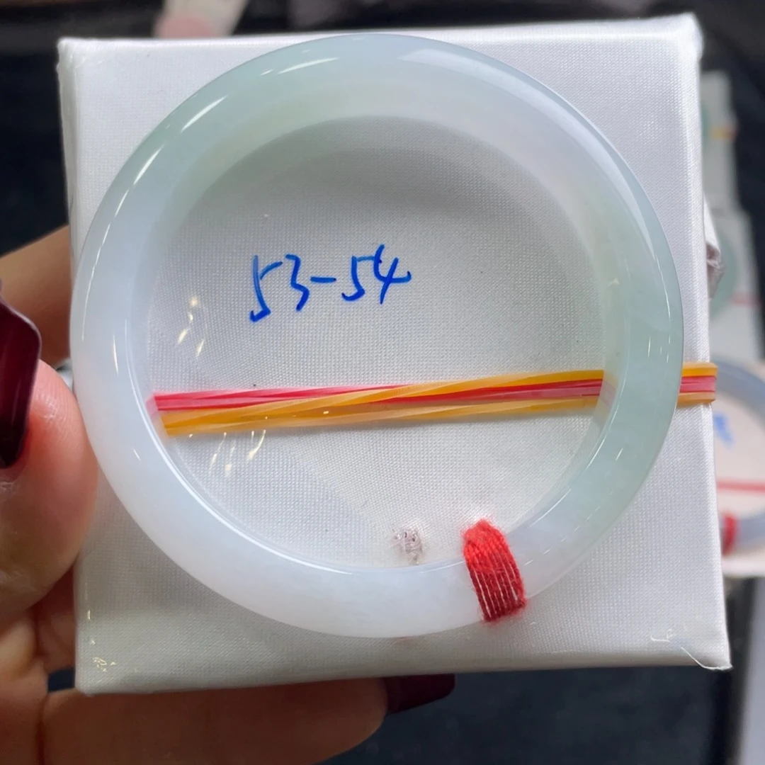 翡翠手镯未镶嵌翡翠手镯