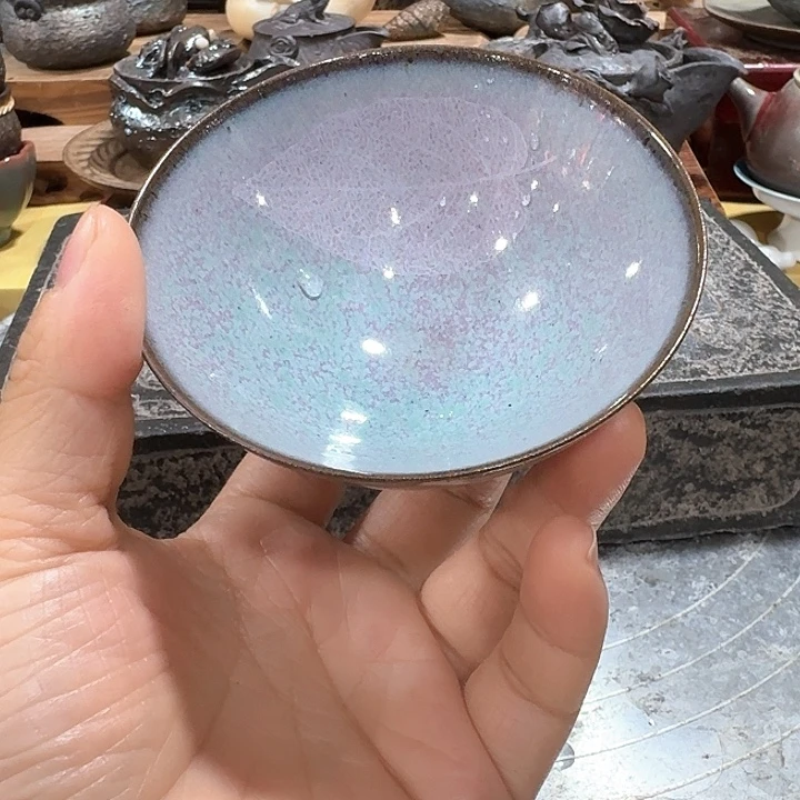 主人杯一个，瓷。。。品茗