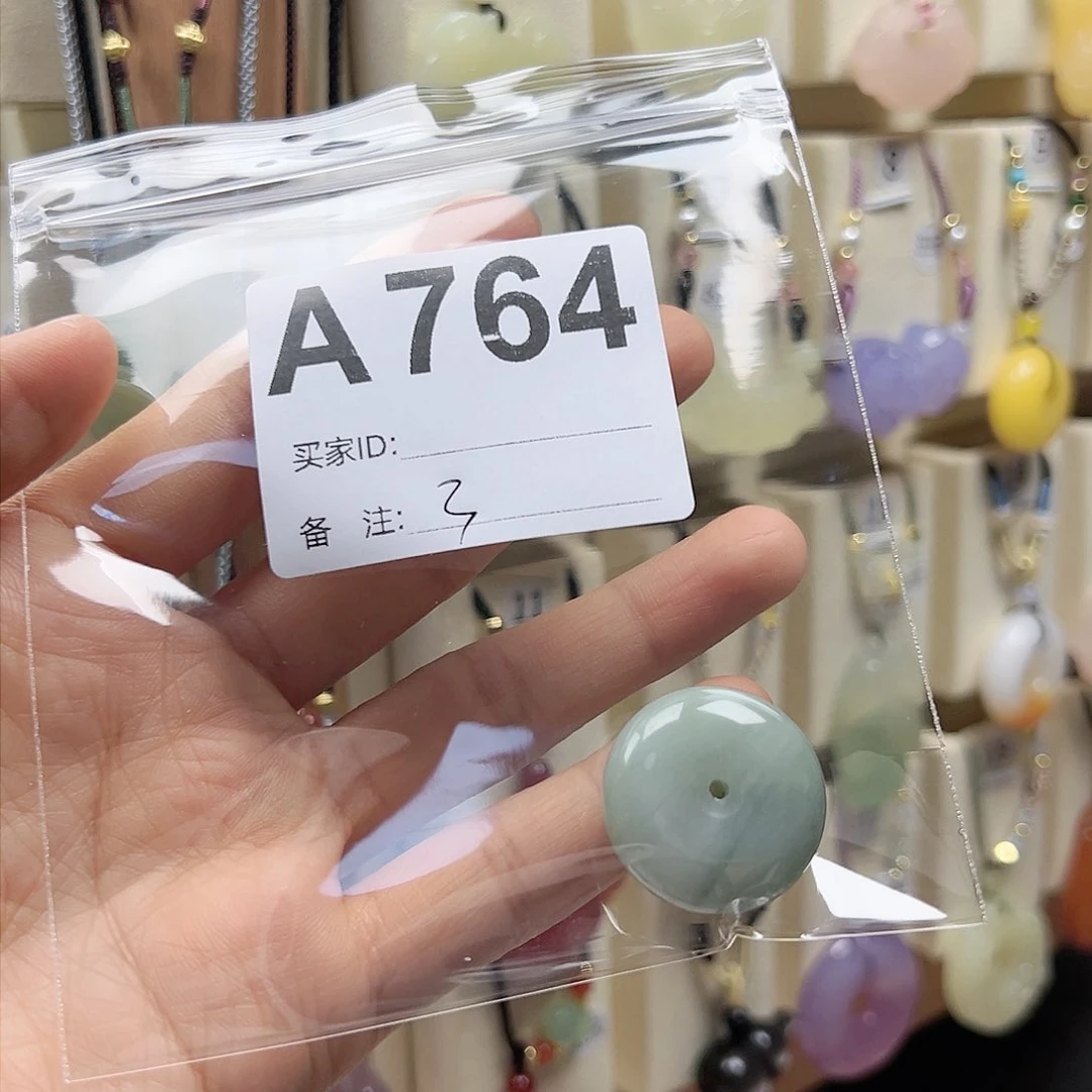 石英质玉颈饰合金吴**代