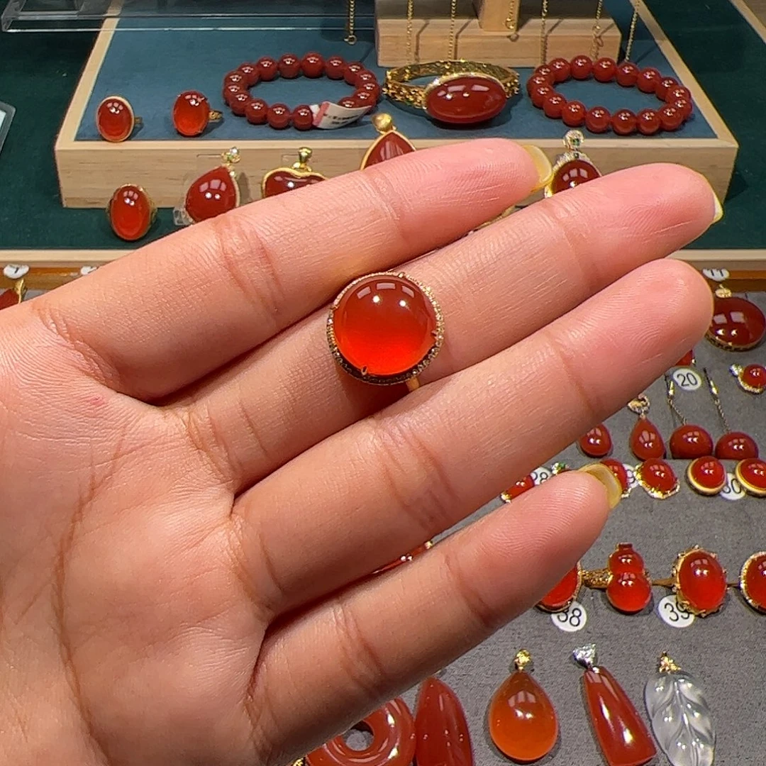 机***宝南红玛瑙18K金镶嵌戒指