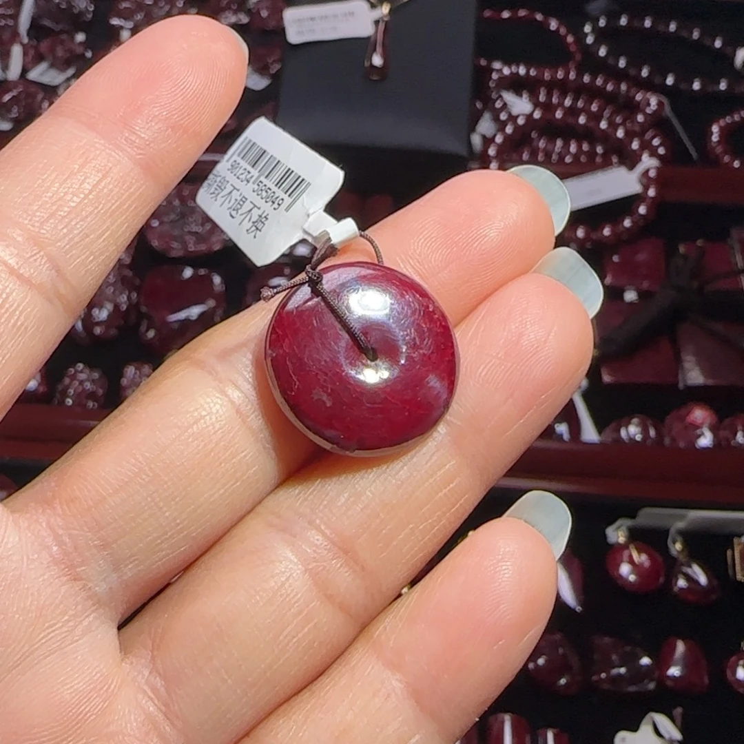 天然辰砂天然朱砂原矿扣子