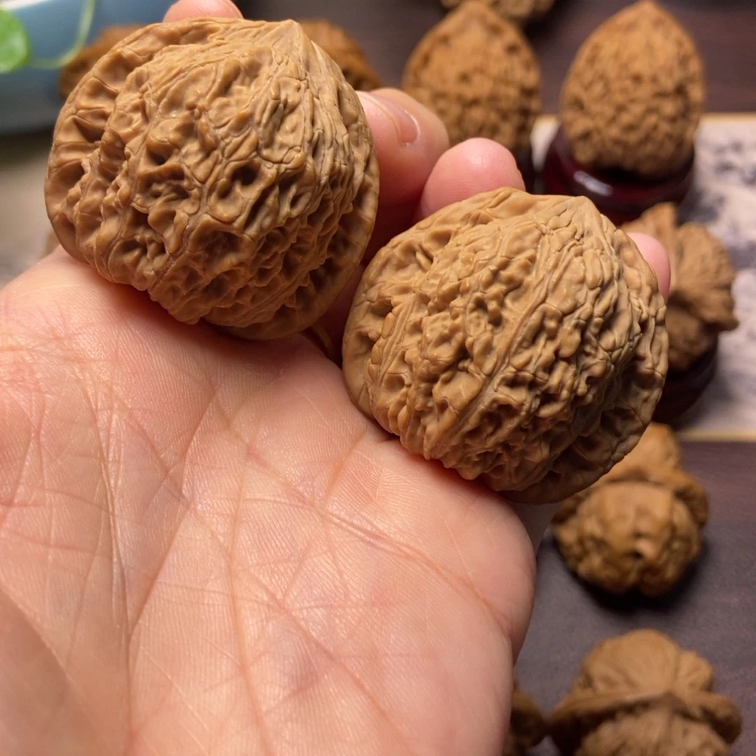 文玩核桃把件全品绣球尺寸40