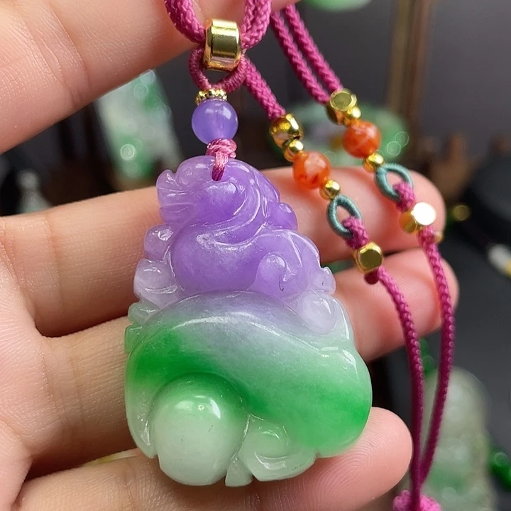 翡翠未镶嵌吊坠(赠链)