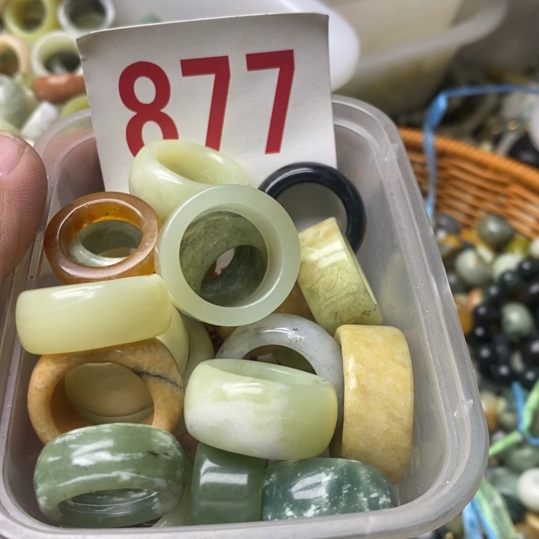 蛇纹石玉挂坠未镶嵌