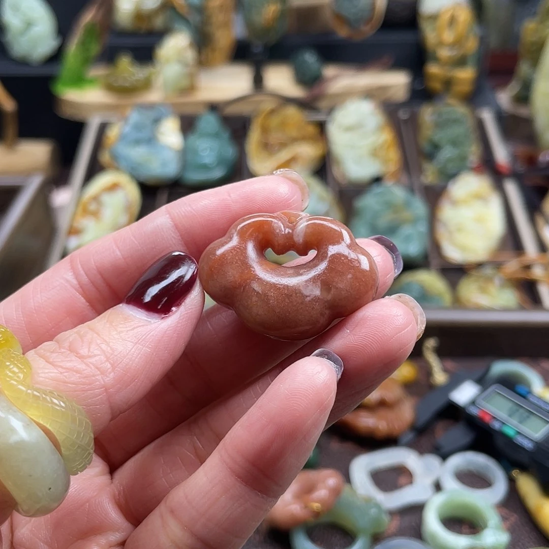 蛇纹石玉颈饰未镶嵌恋****蛋花玉辽阳红