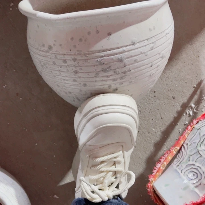 紫砂口径26高度18一只小瑕疵